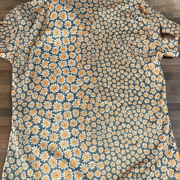 Vintage button front daisy shirt. XS - Picture 7 of 7